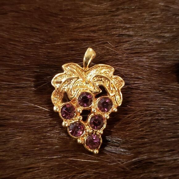 VNTG Grape Pierced Stud Earrings - Picture 2 of 3